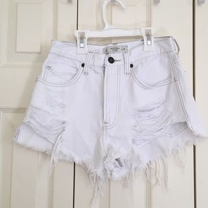ABERCROMBIE High Waisted Festival White Shorts